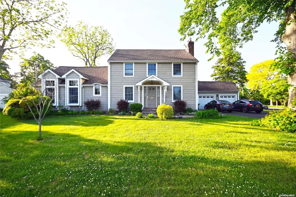 811 Main Street Islip NY 11751