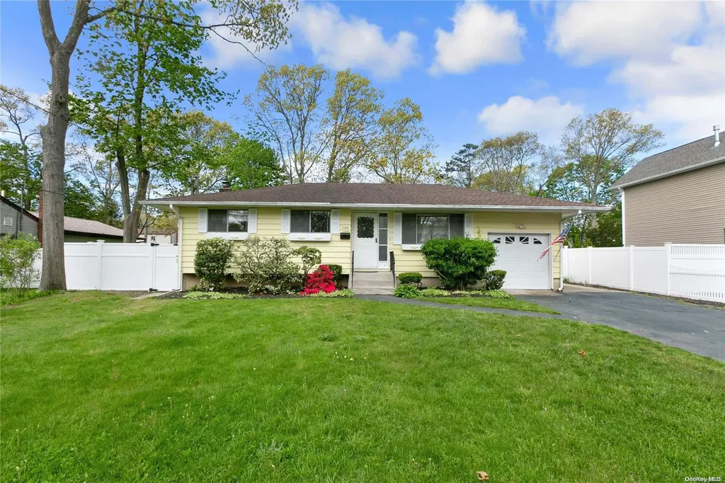 1104 Namdac Avenue Bay Shore NY 11706