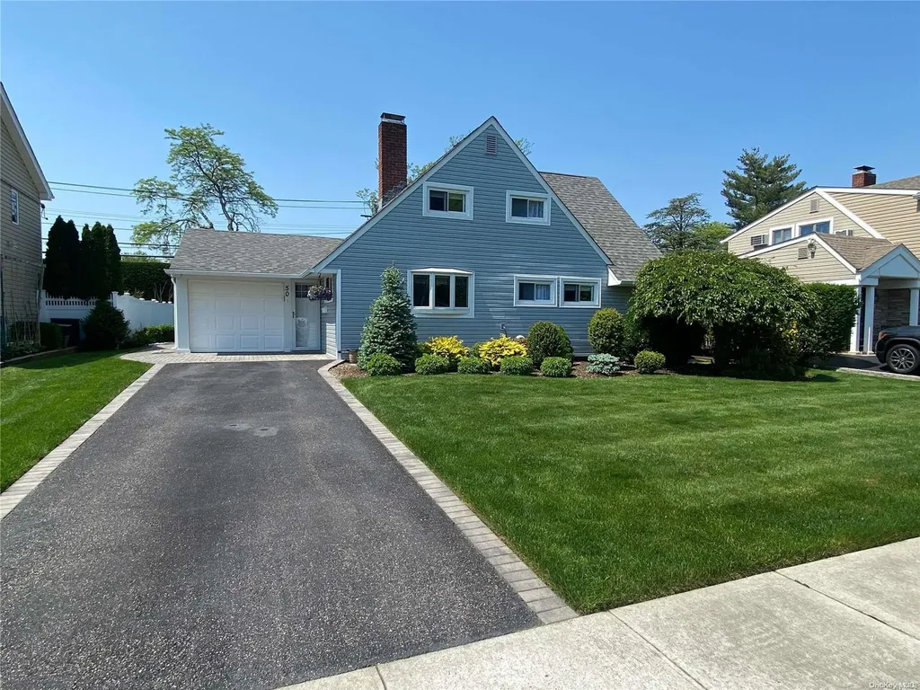 50 Pilgrim Lane Westbury NY 11590