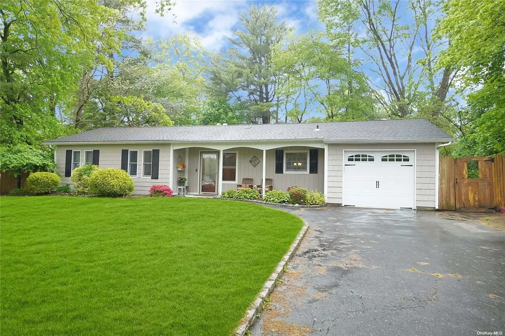 27 Akron Place Shoreham NY 11786
