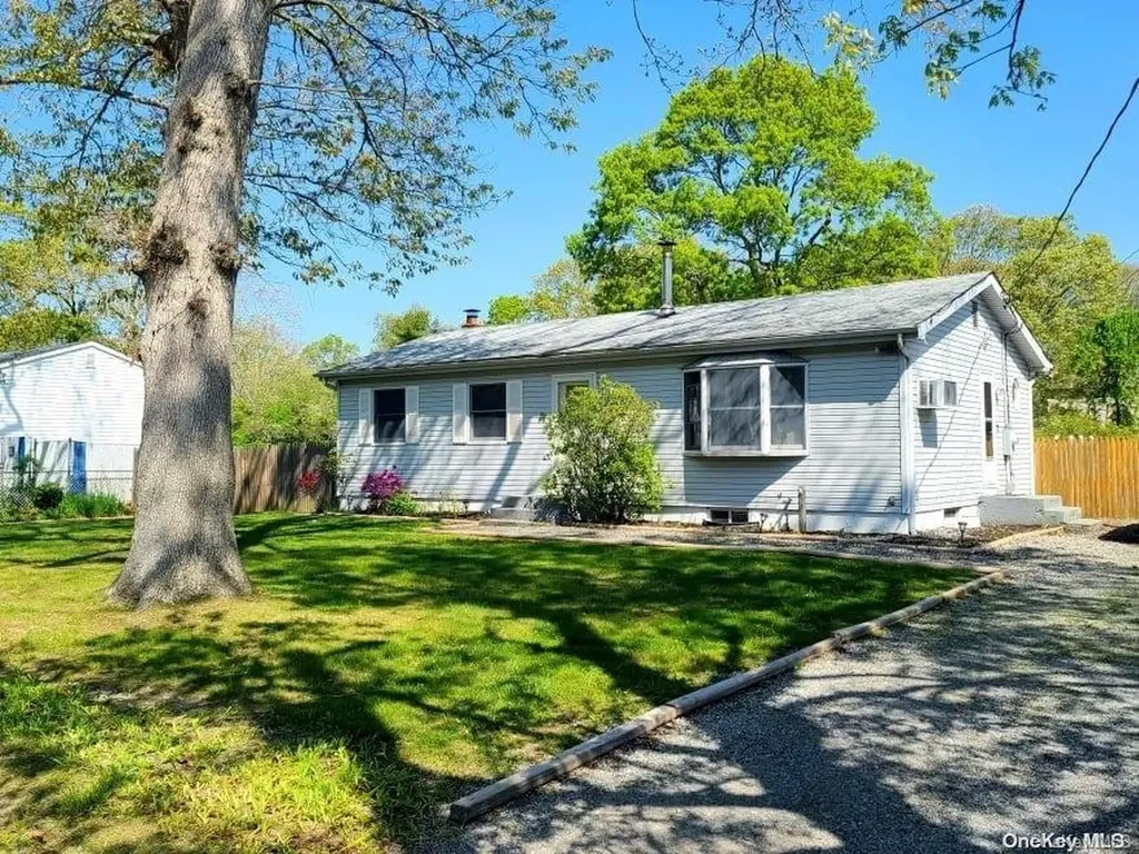 231 Patchogue Avenue Mastic NY 11950