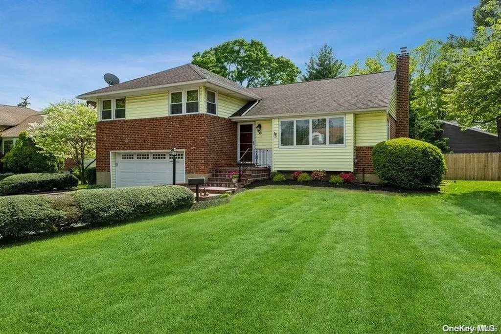 25 Reed Lane Westbury NY 11590