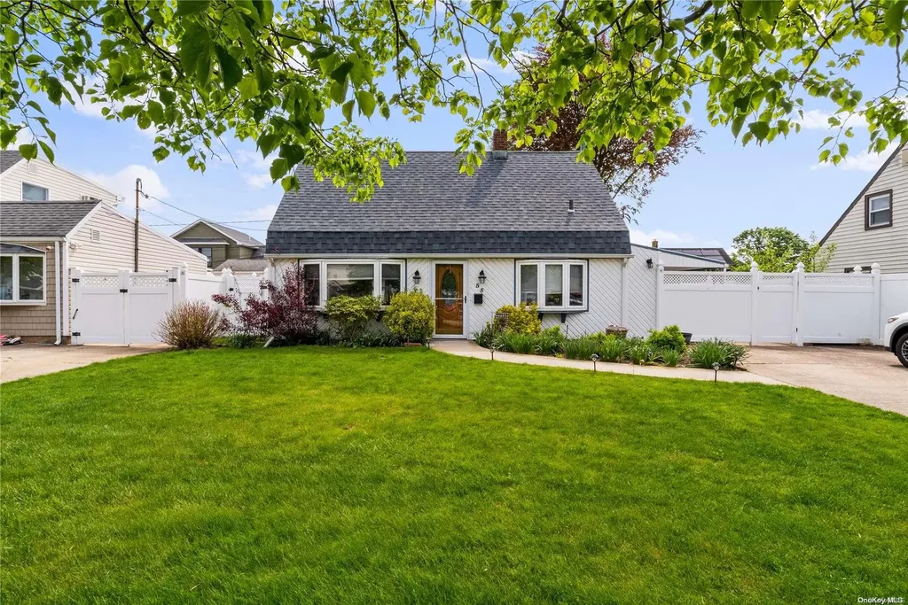 55 Mill Lane Levittown NY 11756