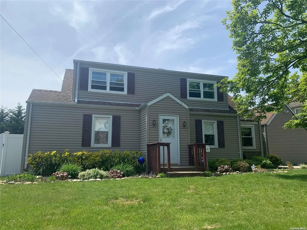 22 Lucerne Drive West Babylon NY 11704