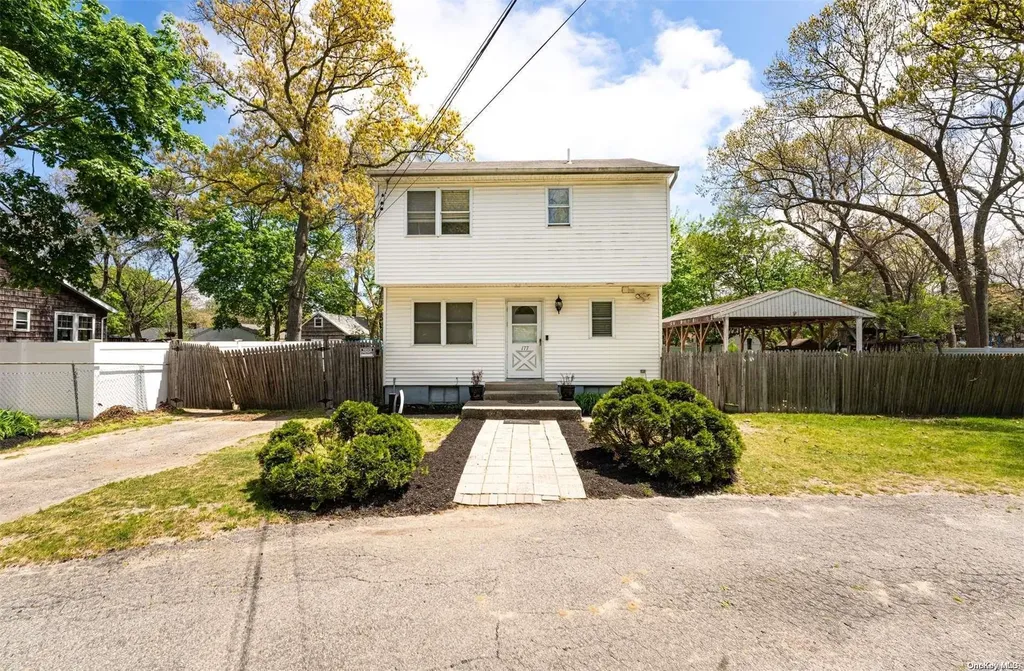 177 Magnolia Drive Selden NY 11784