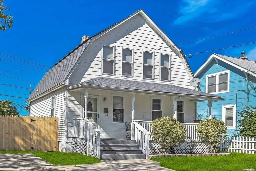 15 Hawley Avenue West Islip NY 11795