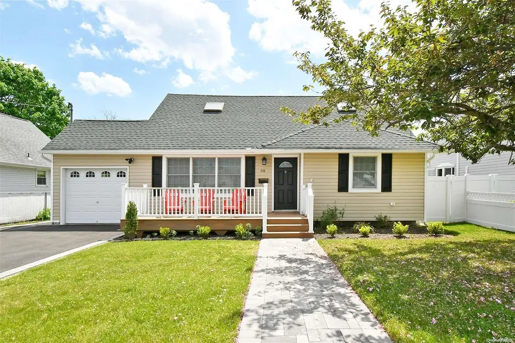 38 Walbridge Avenue Babylon NY 11702