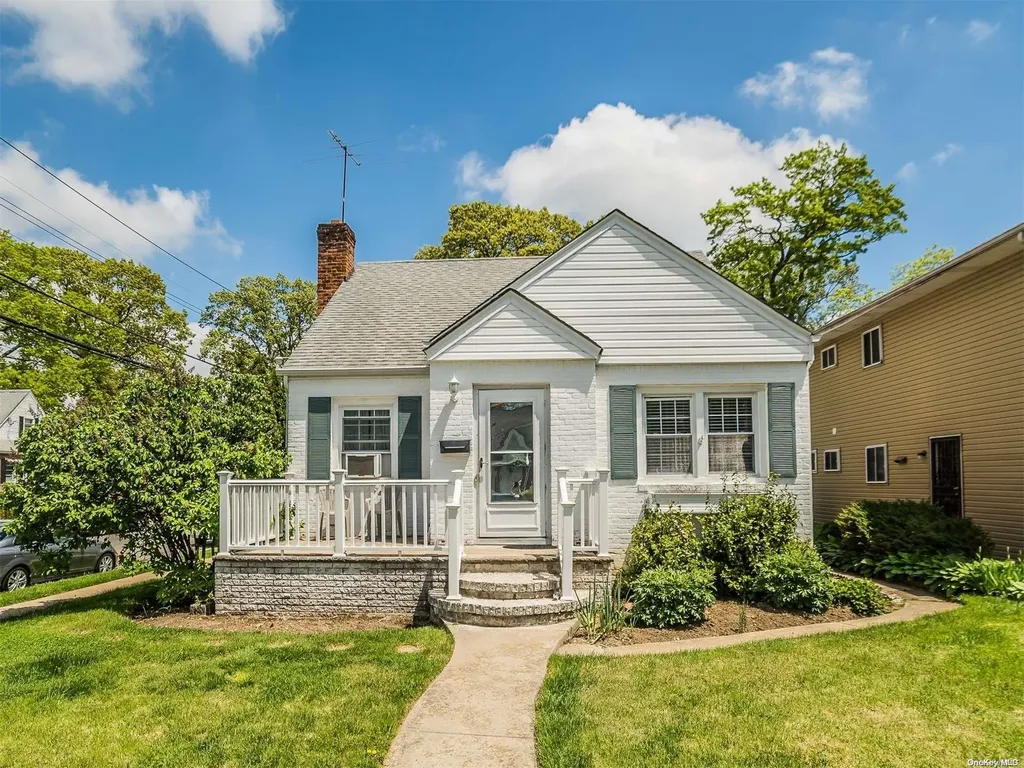 1318 Terrace Boulevard New Hyde Park NY 11040