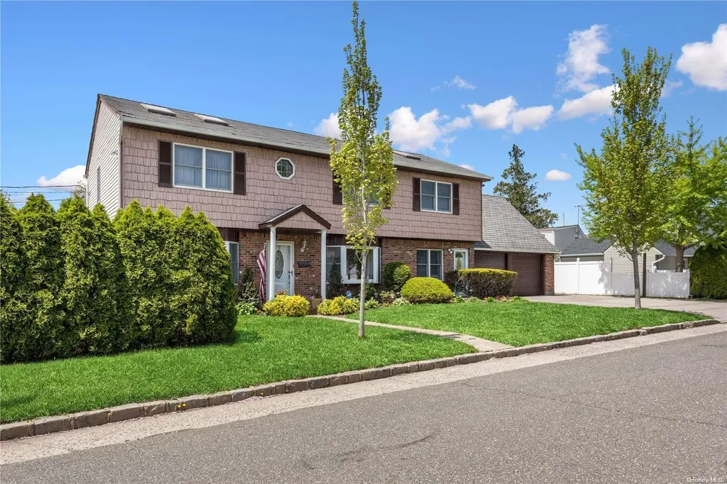 5 Corbin Avenue New Hyde Park NY 11040
