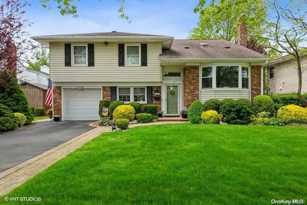 1374 Blue Spruce Lane Wantagh NY 11793