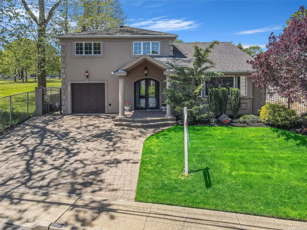 2572 Newbridge Road Bellmore NY 11710