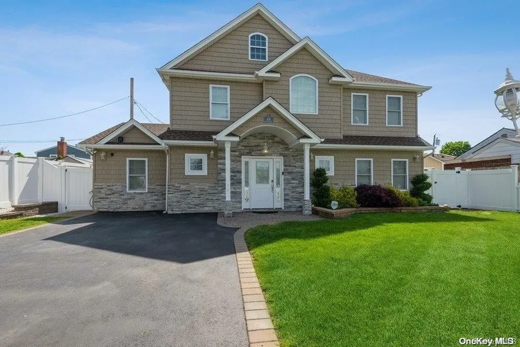 61 W Millpage Drive Bethpage NY 11714