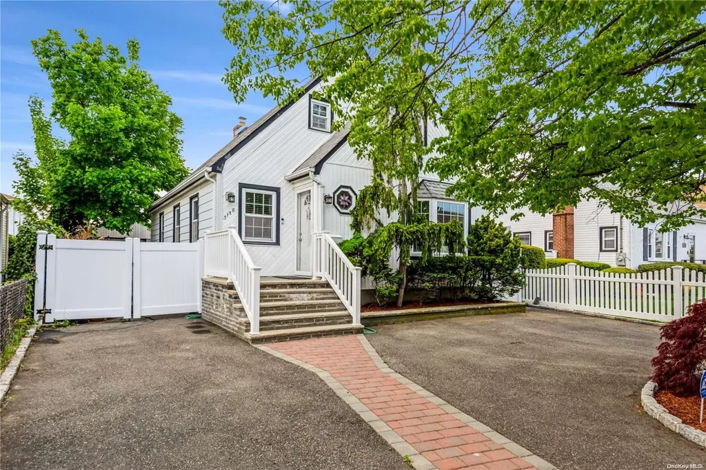 3158 Trinity Street Oceanside NY 11572