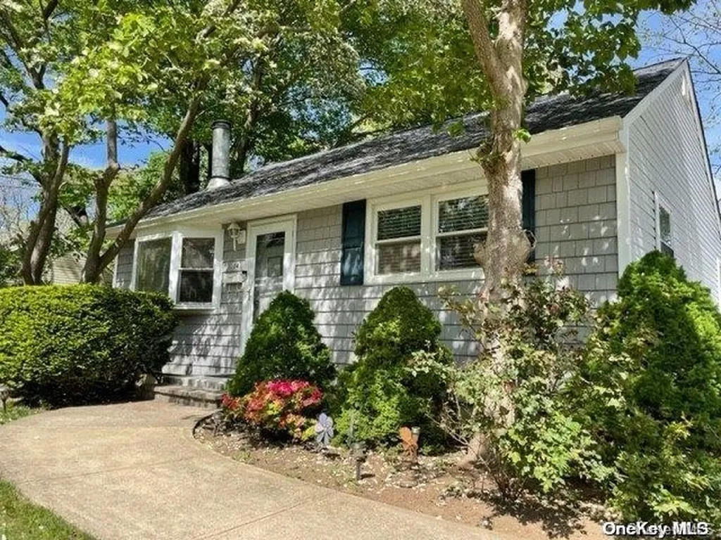 104 Dawn Drive Centereach NY 11720