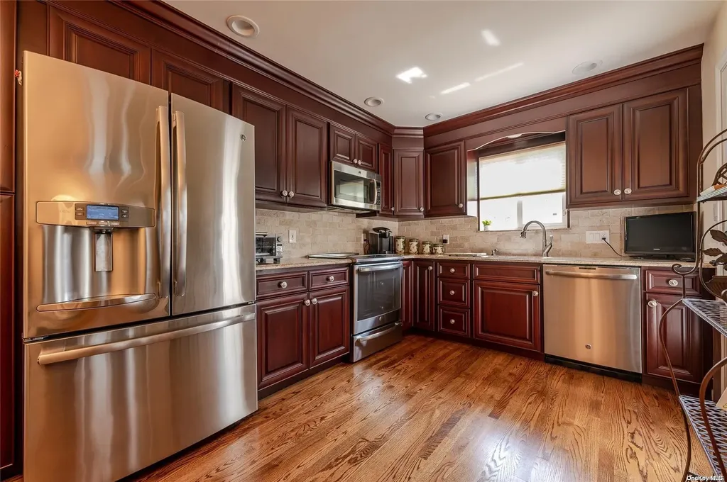 2557 Eileen Road Oceanside NY 11572