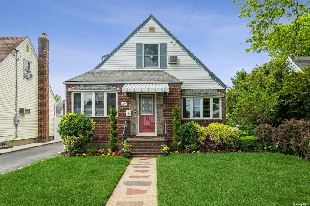 606 10th Avenue New Hyde Park NY 11040