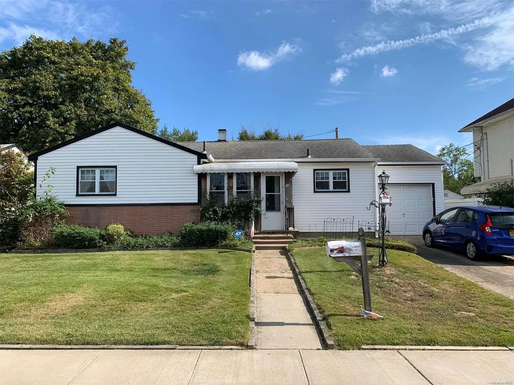 10 Karen Avenue Plainview NY 11803