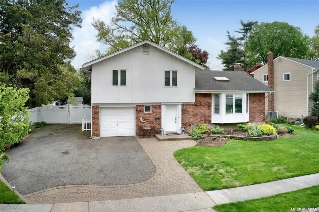 121 Schoharie Drive Jericho NY 11753