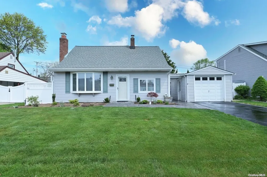 55 Butternut Lane Levittown NY 11756