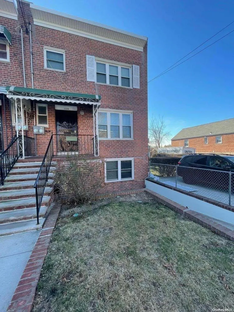 1138 E 212th Street Bronx NY 10469