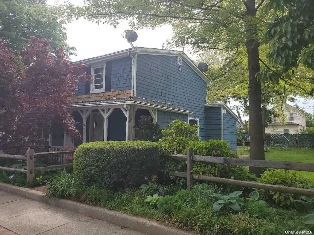 151 Sylvester Street Westbury NY 11590