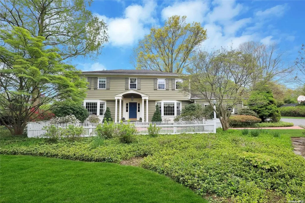 305 Split Rock Road Syosset NY 11791