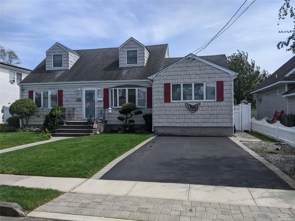 710 Carlton Road West Babylon NY 11704