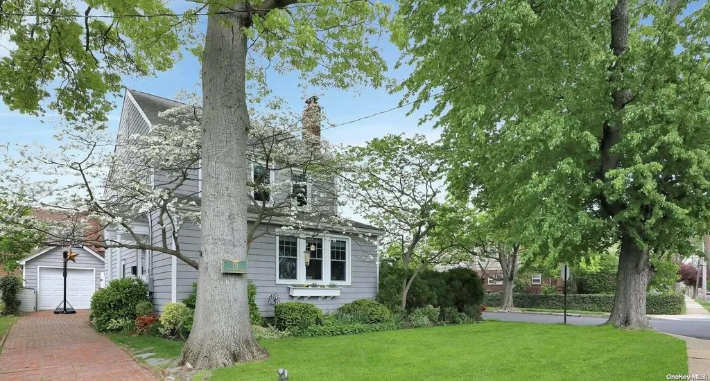 131 Wicks Lane Malverne NY 11565