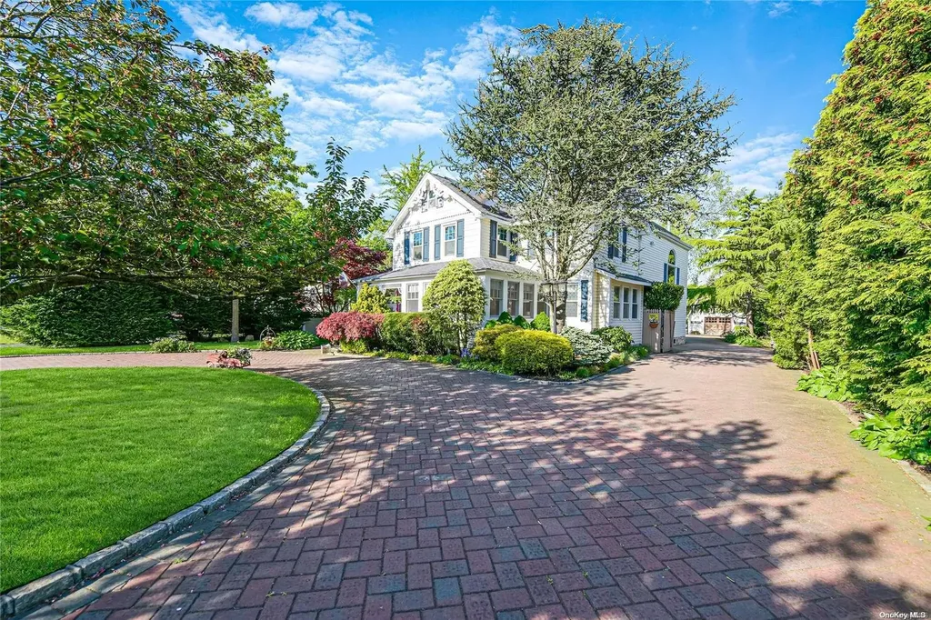 21 Division Avenue East Islip NY 11730