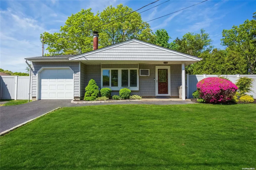 392 Boyle Road Selden NY 11784