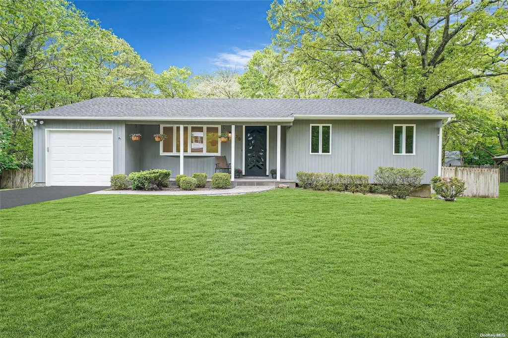 30 Hillcrest Drive Smithtown NY 11787