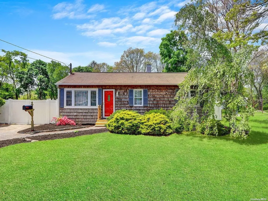 1075 Howells Road Bay Shore NY 11706