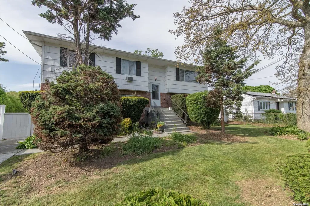 43 Maple Road Amityville NY 11701