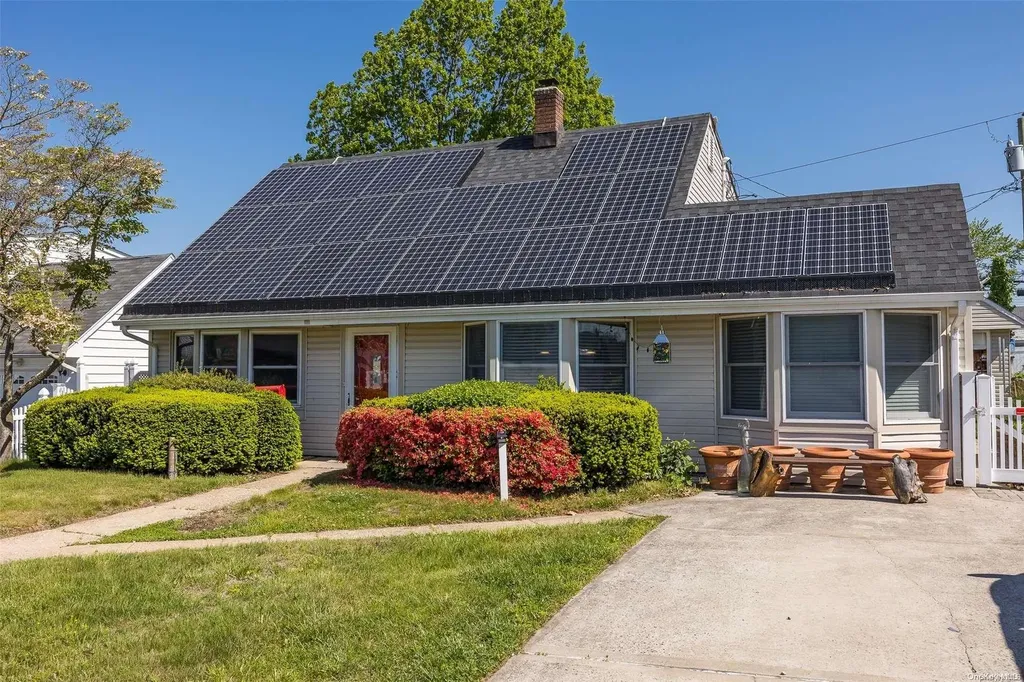 13 Needle Lane Levittown NY 11756