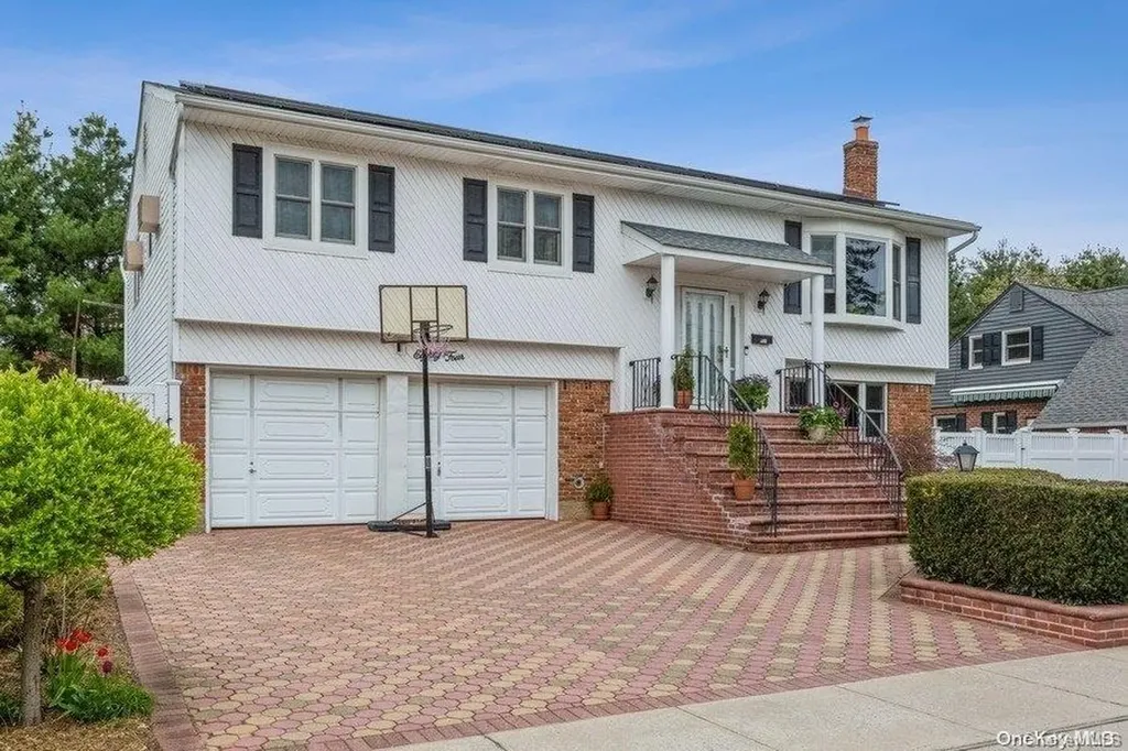 84 N Sheridan Avenue Bethpage NY 11714