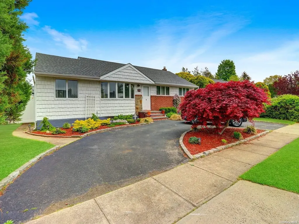 5 Georgia Lane Plainview NY 11803