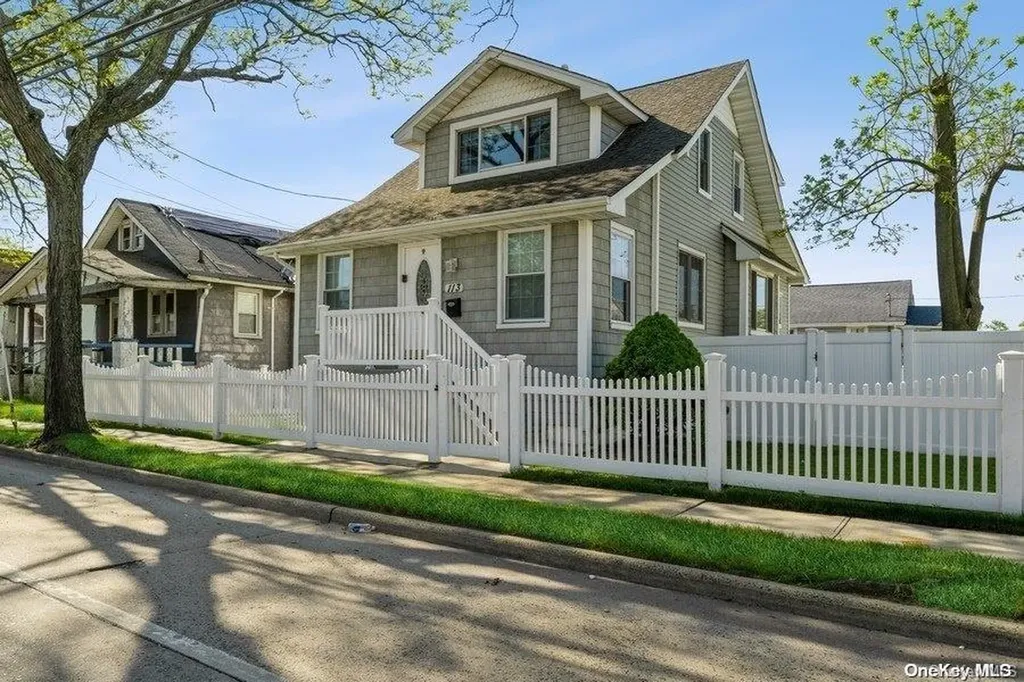 113 Atlantic Avenue Freeport NY 11520