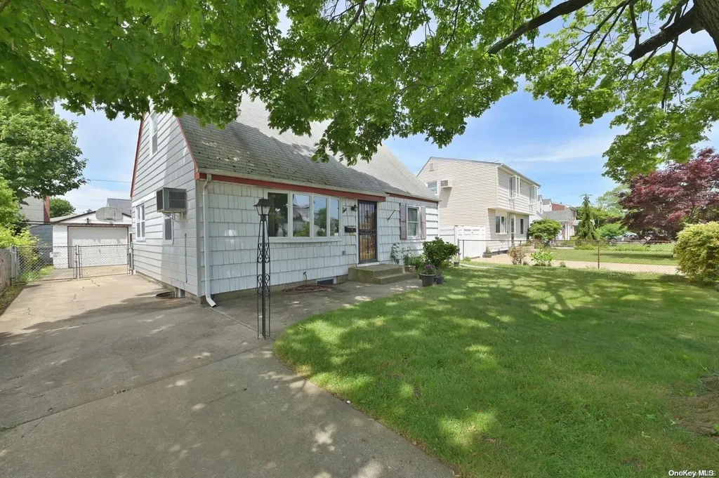 6 Gables Drive Hicksville NY 11801
