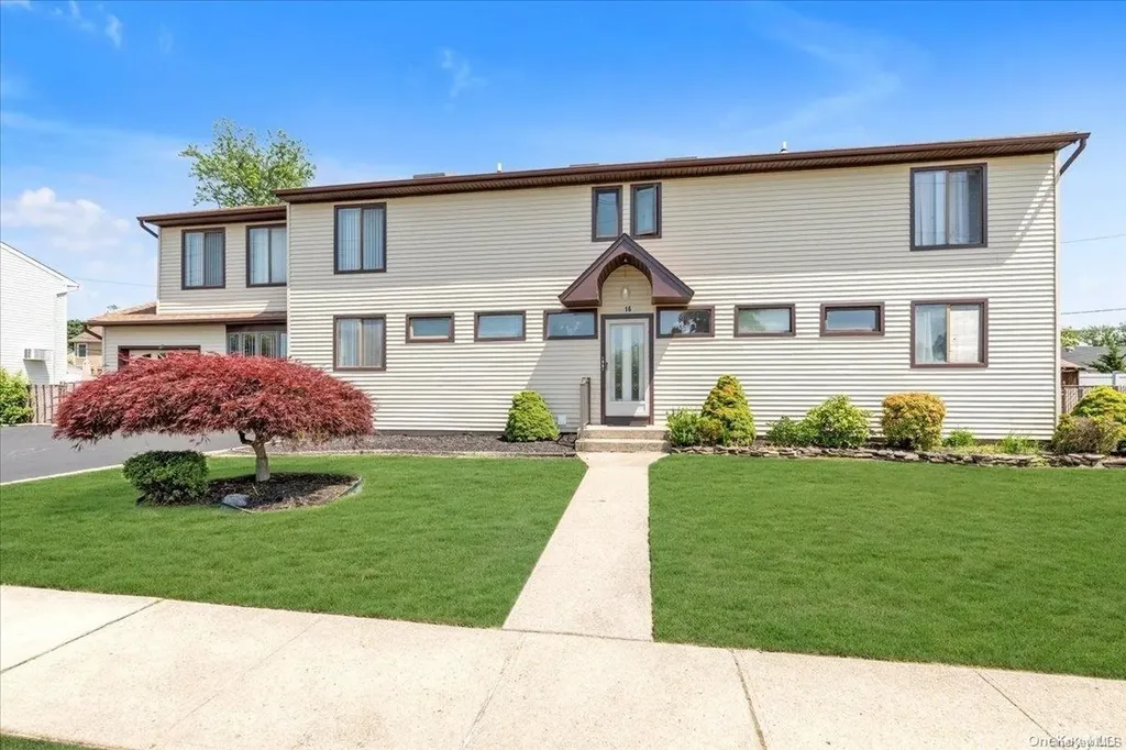 16 Albergo Court Bethpage NY 11714