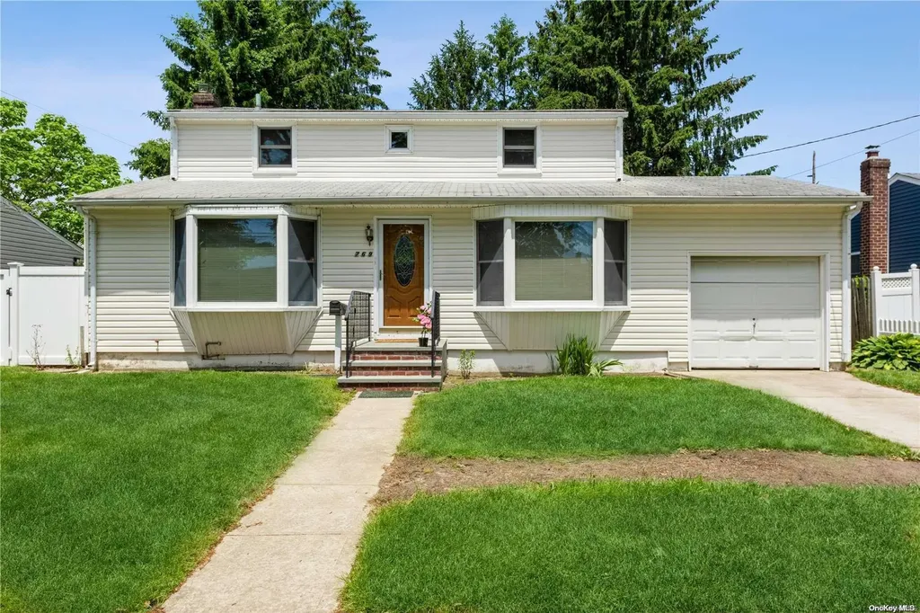 769 Densfield Road West Babylon NY 11704