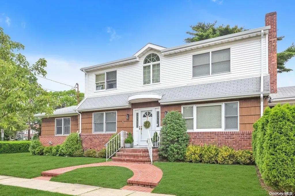116 Millington Place Mineola NY 11501