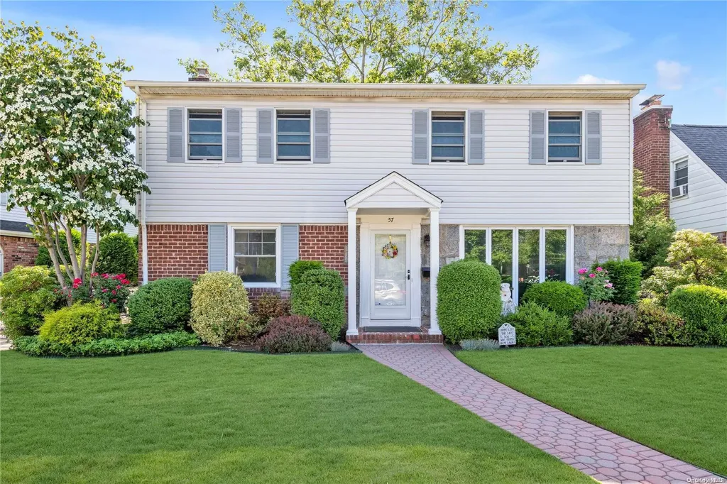 57 Devonshire Drive New Hyde Park NY 11040