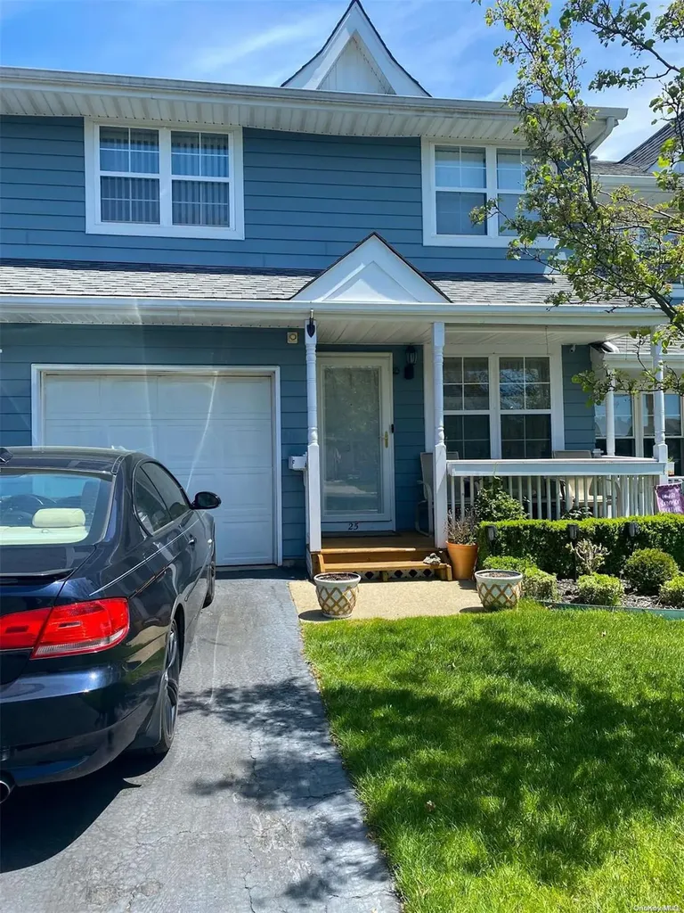 25 Maple Wing Drive Central Islip NY 11722