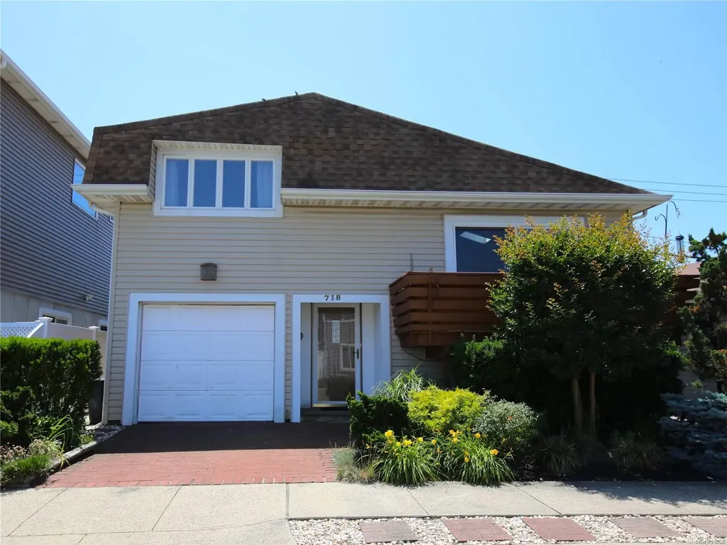 718 E Chester Street Long Beach NY 11561