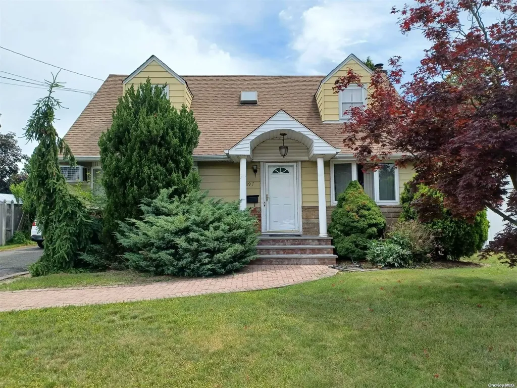 897 Preston Road East Meadow NY 11554
