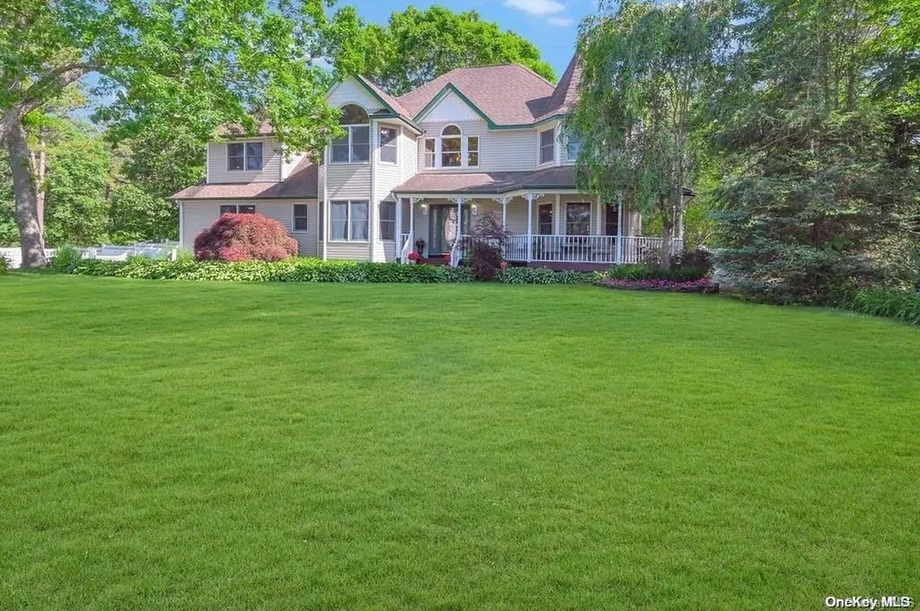 30 Hidden Acres Path Wading River NY 11792