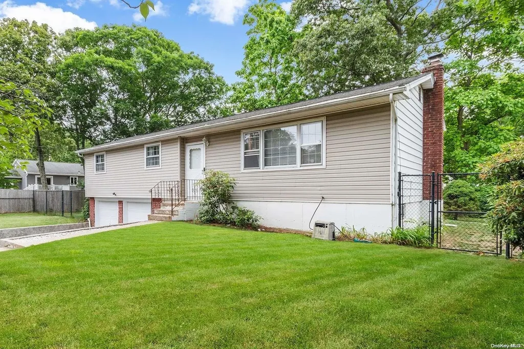 6 Vine Street Centereach NY 11720
