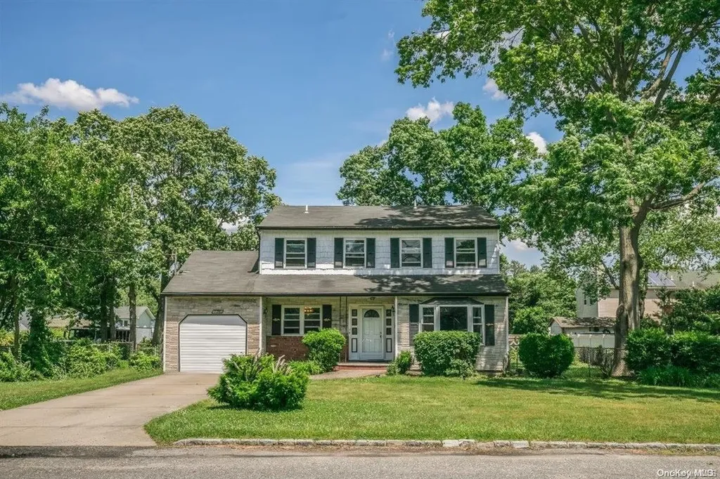 1153 Ferndale Boulevard Central Islip NY 11722