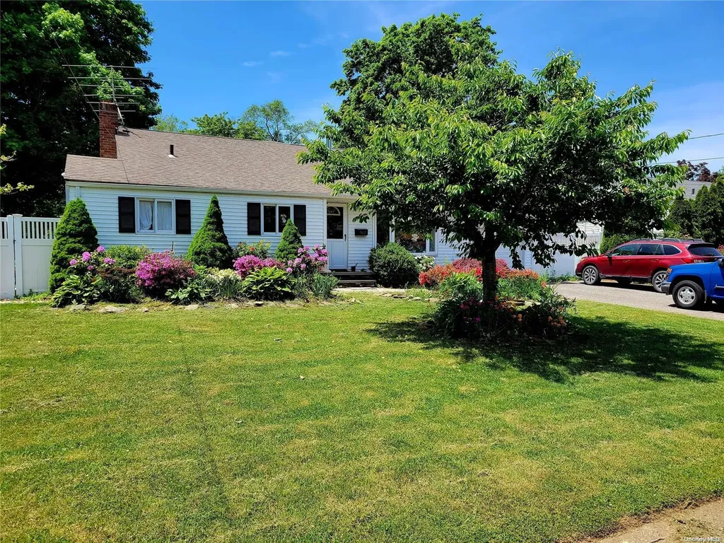 940 Manor Lane Bay Shore NY 11706