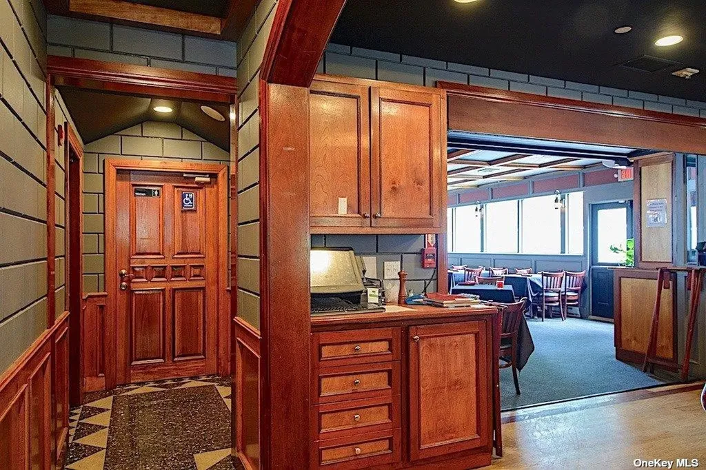 322 W Montauk Hampton Bays NY 11946